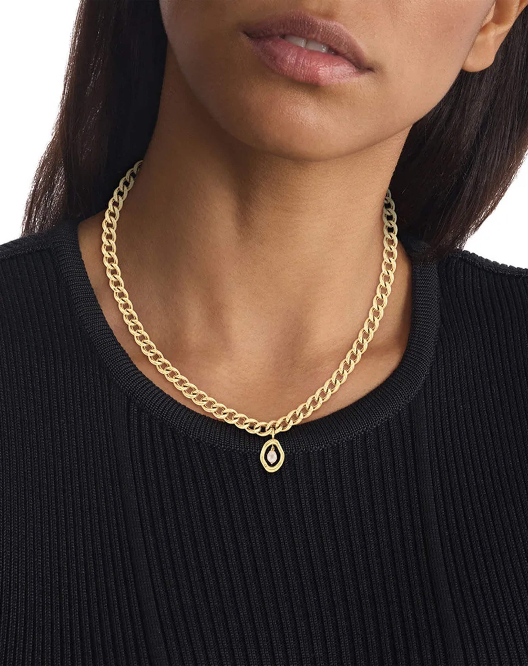 Calvin Klein İncili Kadın Kolye CKJ35000560